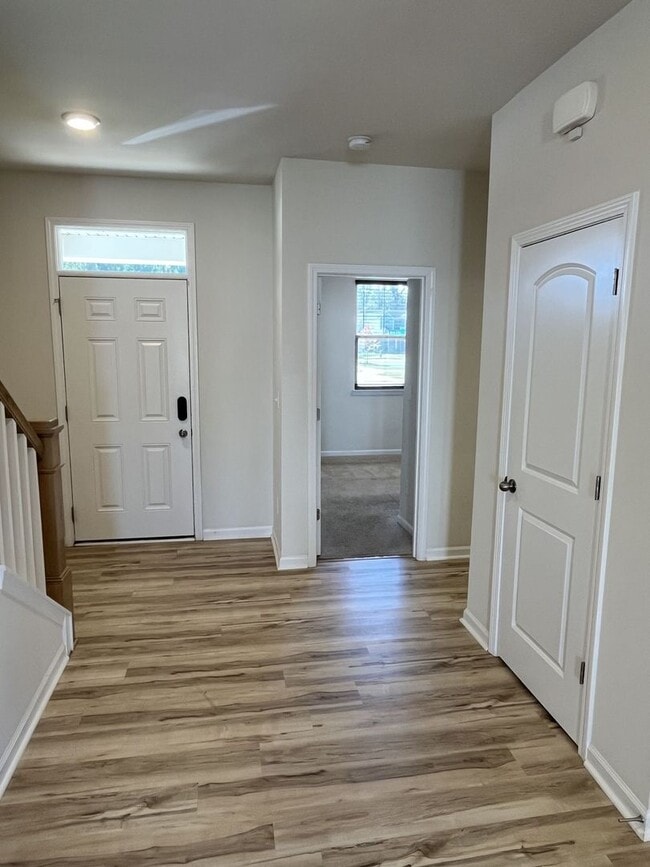 Building Photo - Spacious 5 Bed home in East Charlotte