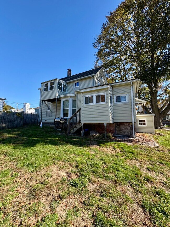 Building Photo - 19 Ramsdell St