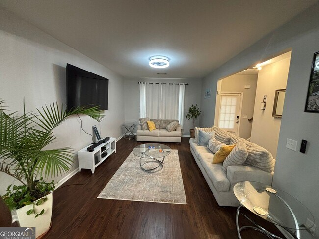 Primary Photo - 518 Tulip Ln