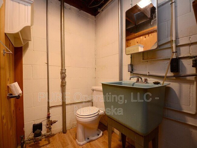 Building Photo - 3333 S 82nd St