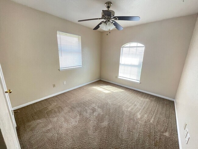 Building Photo - 4-Bedroom House for Rent in Killeen
