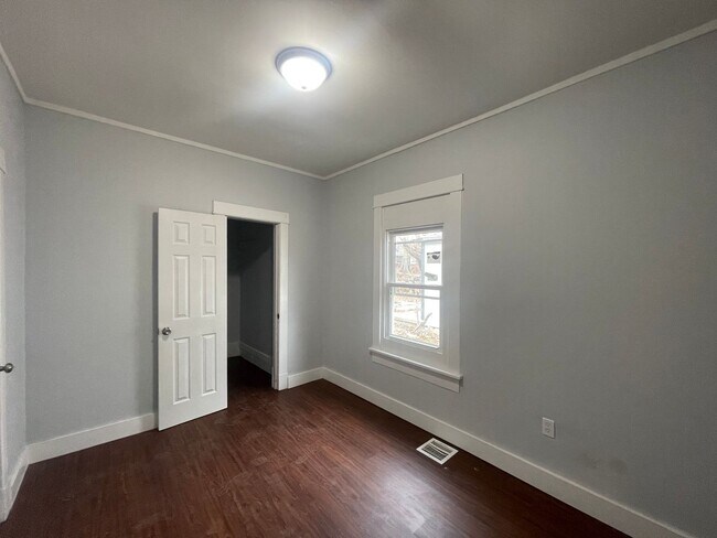 Building Photo - Remodeled 2 Bed/1 Bath home off 23rd!