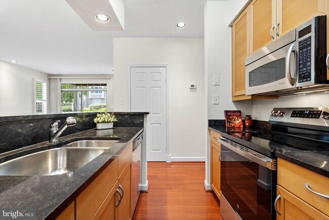 Building Photo - 5909 Barbados Pl