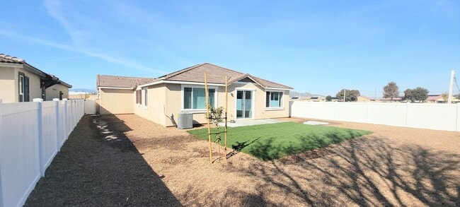 Building Photo - Gorgeous New Lennar Home - Lots of Upgrades - Solar- Must See