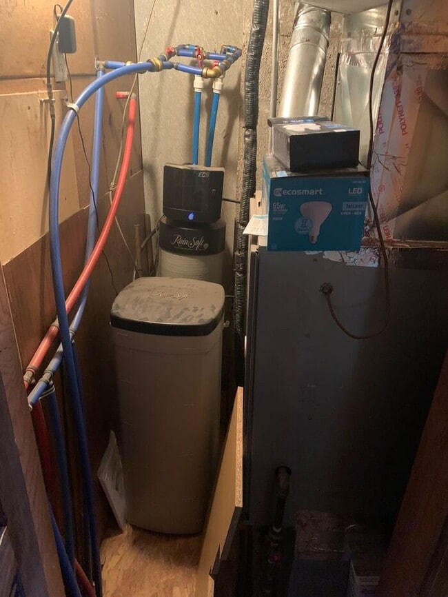 Building Photo - Monthly Rent Reduded! Mishawaka 4 bedroom with a Primary suite and 2 car garage on a large lot