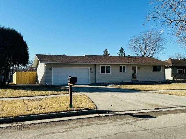 Building Photo - 301 10 1/2 Ave E