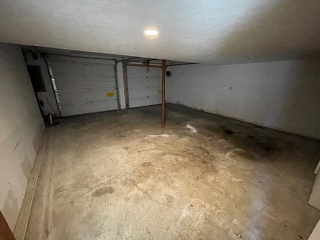 Building Photo - 661 W Lakeshore Dr