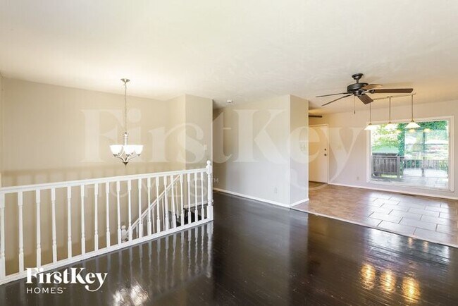 Building Photo - 521 Fairlane St