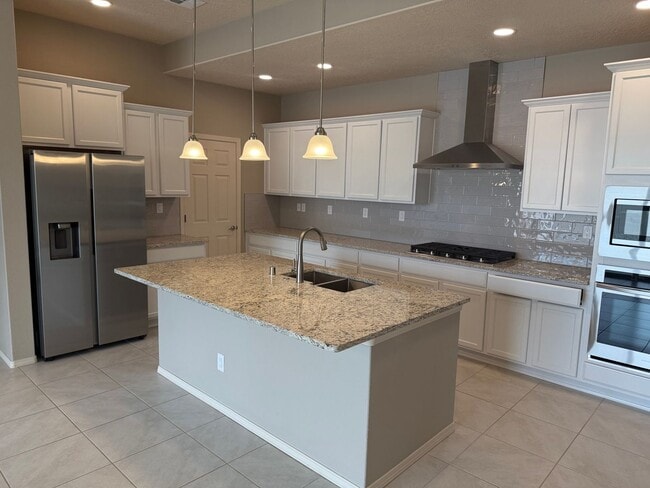 Building Photo - AMAZING CUSTOM HOME IN MARIPOSA