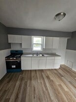 Building Photo - 7815 Rosewood Ave