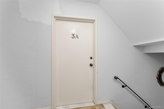 Building Photo - 410 Jericho Tpke