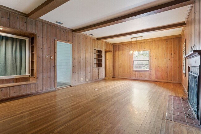 Building Photo - CHARMING ALAMO HEIGHTS COTTAGE
