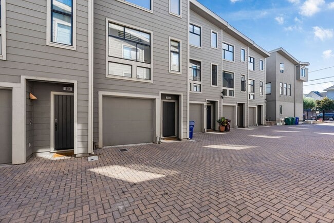 Building Photo - Modern 2BD/2BA Townhome w/ Private Yard, Garage & Smart Features — Near Downtown Oakland