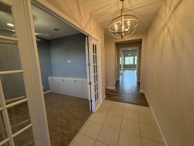 Building Photo - Dove Mountain 4 bedroom with Den 3,277 sq ...