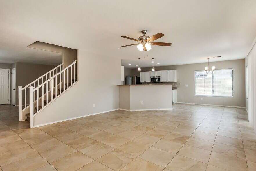 Building Photo - 2255 E Parkside Ln