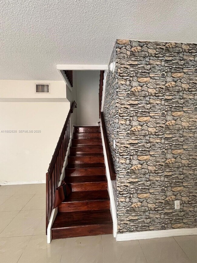 Building Photo - 1133 SE 13th Terrace