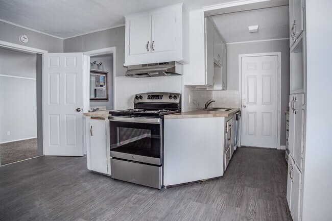 Building Photo - Freshly Updated 2-Bed Home in Independence!