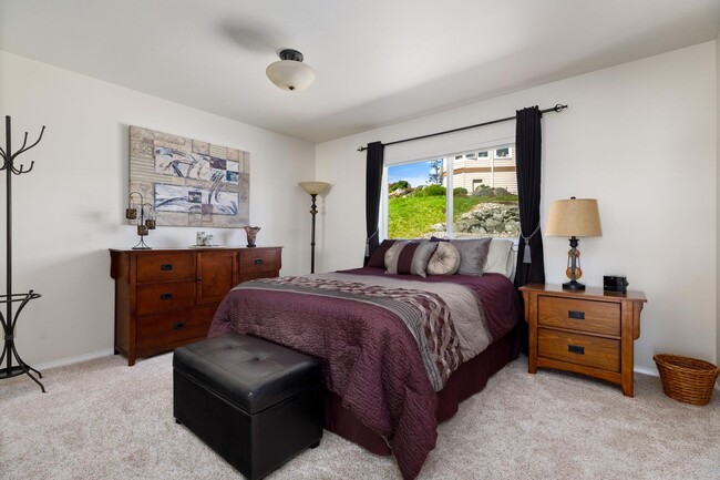 Building Photo - Stunning View Home In Oak Harbor! Availabl...