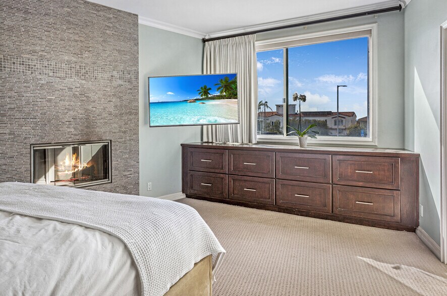 Building Photo - 318 26th St