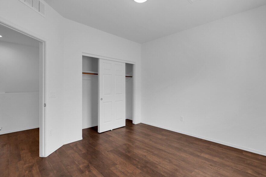 Building Photo - 4154 N Thurston Ln