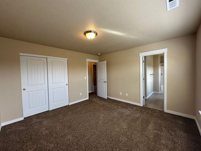 Building Photo - Remodeled 3 Bedroom / 2.5 Bathroom Home So...