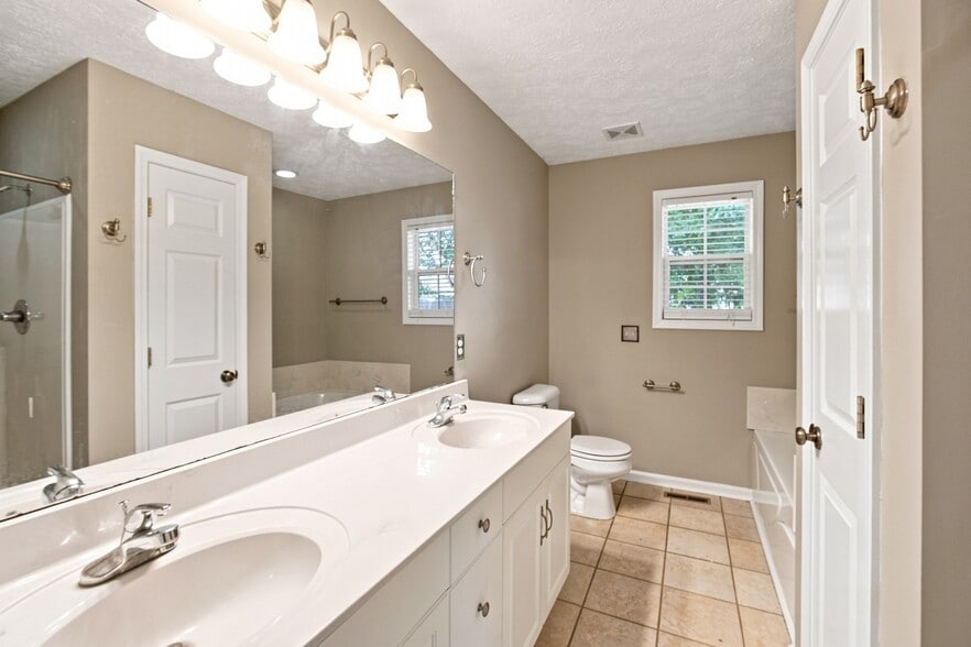 Building Photo - 1457 Cedar Springs Cir