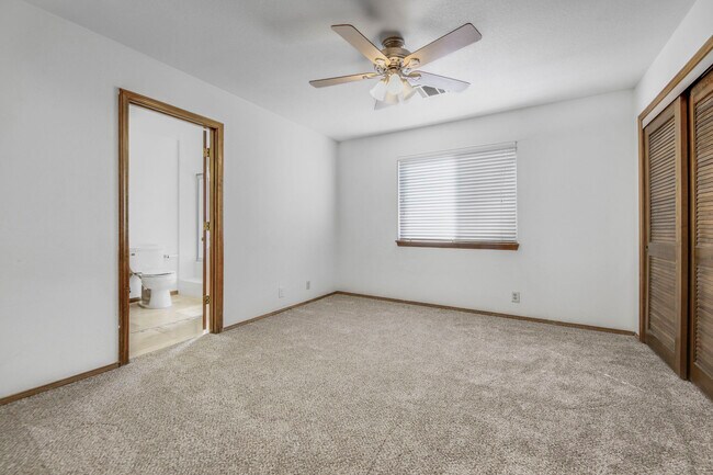 Building Photo - 2503 Brentwood Dr