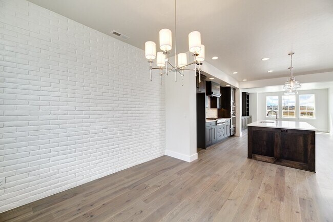 Building Photo - 3 Bedroom 2.5 Bathroom Townhouse in Harris Ranch.