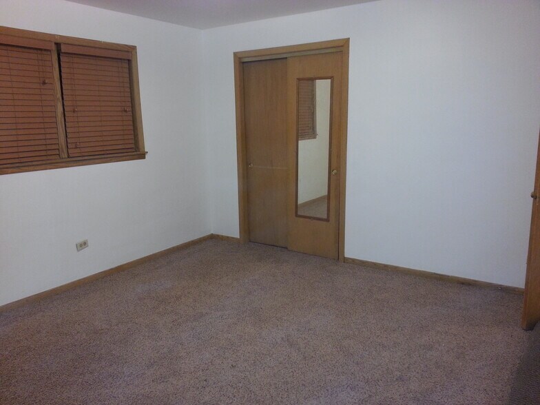 Bedroom Kingsize - 2136 N 74th Ct