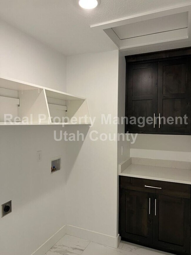 Building Photo - 10863 N Sandstone Way