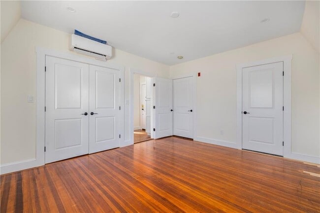 Building Photo - 67 Perry St