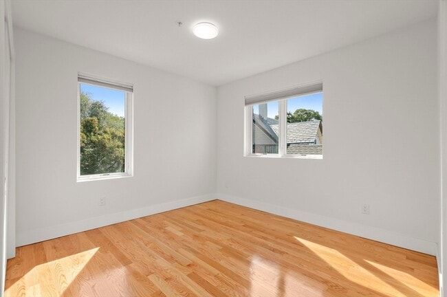 Building Photo - 42 Dennis St