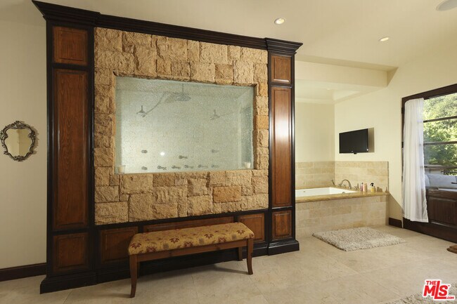 Building Photo - 4718 White Oak Ave