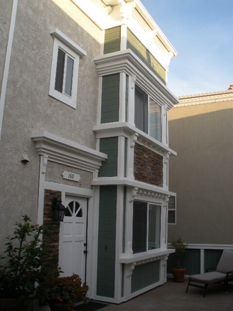 Building Photo - 168 Manhattan Ave