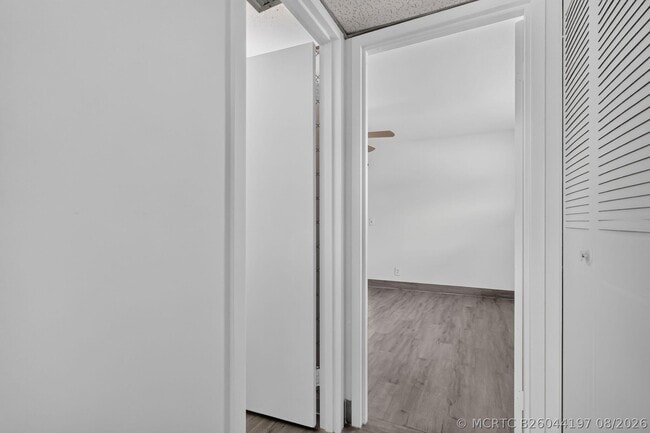 Building Photo - 654 Saxony N