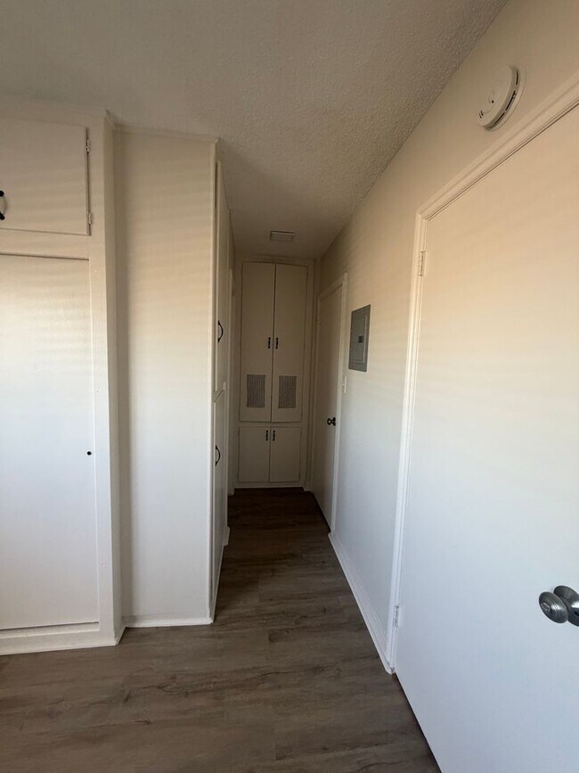 Building Photo - 1 BDRM NOW AVAILABLE WITH MOVE IN SPECIAL!!