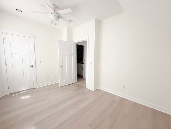 Building Photo - Pet-Friendly 3-Bedroom Home with Bright, Airy Coastal Style