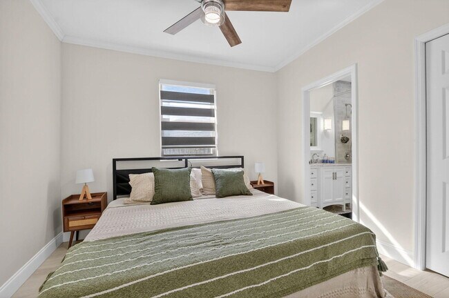 Building Photo - 1511 S Palmway