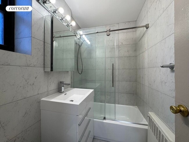 Building Photo - 70-39A Park Dr E