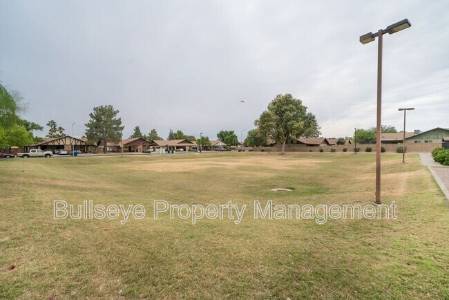 Building Photo - 3229 E Crescent Ave