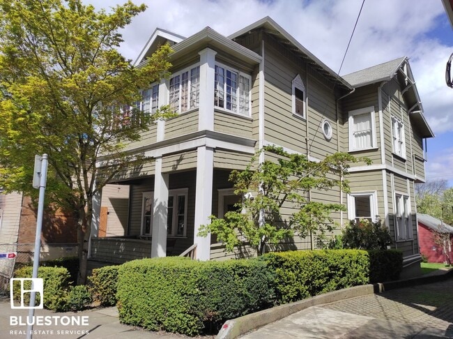 Building Photo - 1527 SW Columbia St