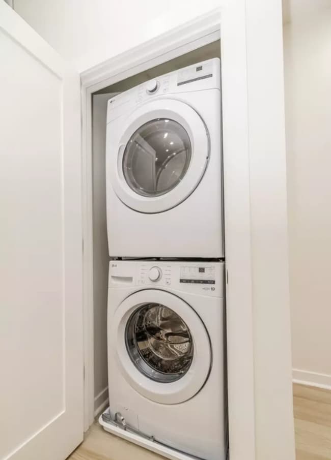 Building Photo - 1056 N Central Park Ave