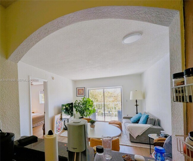 Building Photo - 445 SW 11th St