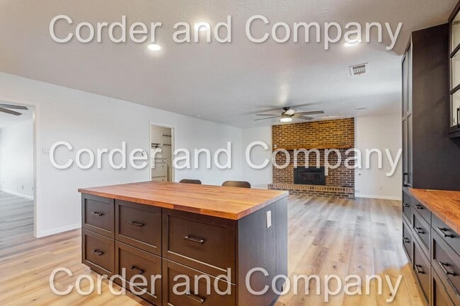 Building Photo - COMMING SOON! Spacious Floorplan - 3 Bedroom 2 Bathroom 2 Car Garage Home