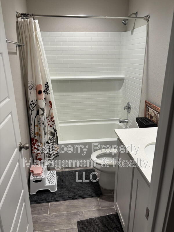 Building Photo - 5745 Brookville Dr