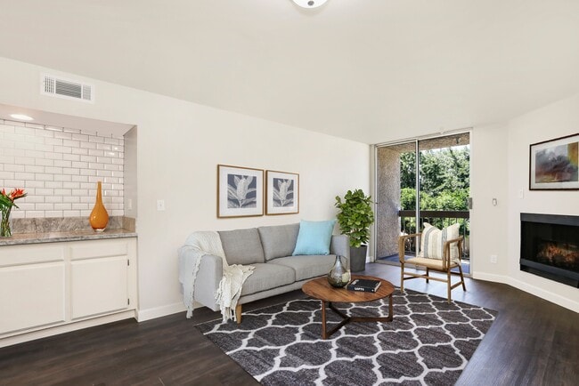 Building Photo - 5143 Bakman Ave