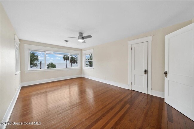 Building Photo - 1326 Riverside Dr
