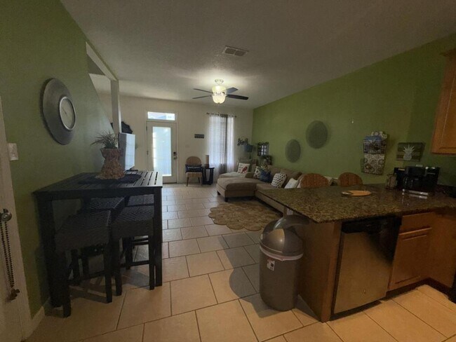 Building Photo - 1131 Century Oaks Dr