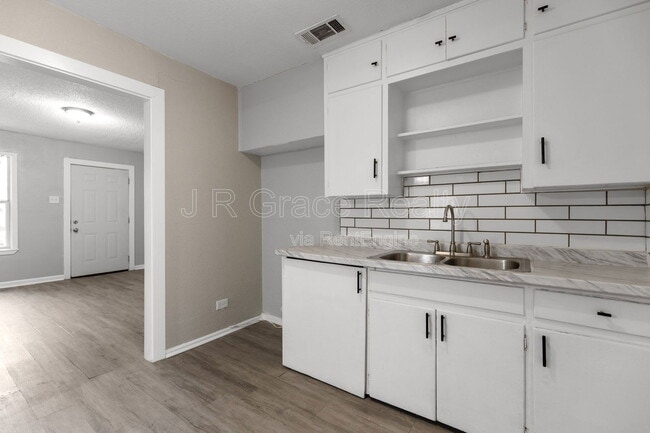 Building Photo - 3905 Hay Ave