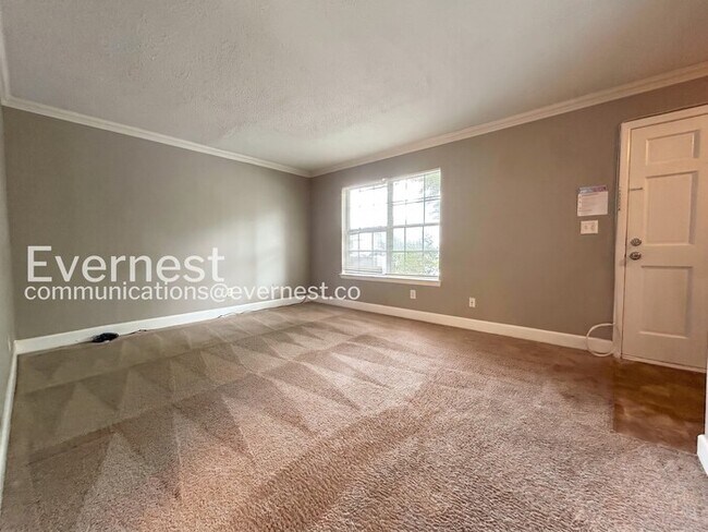Building Photo - Charming 3-Bedroom Townhome with Modern Amenities / No Pets Allowed / Available now!/ $500 OFF FI...